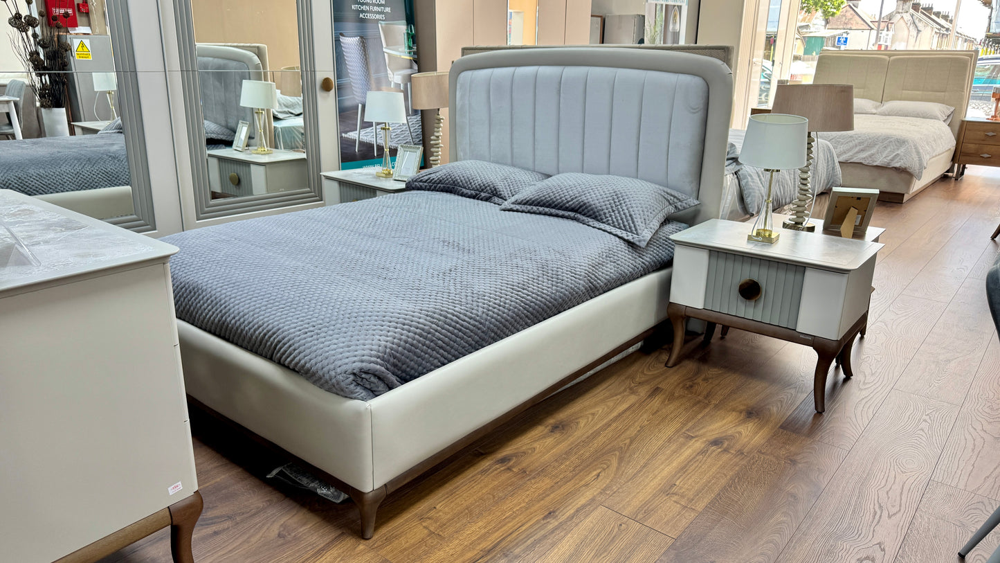 Pesaro Bedroom Set (Sliding Door) Display