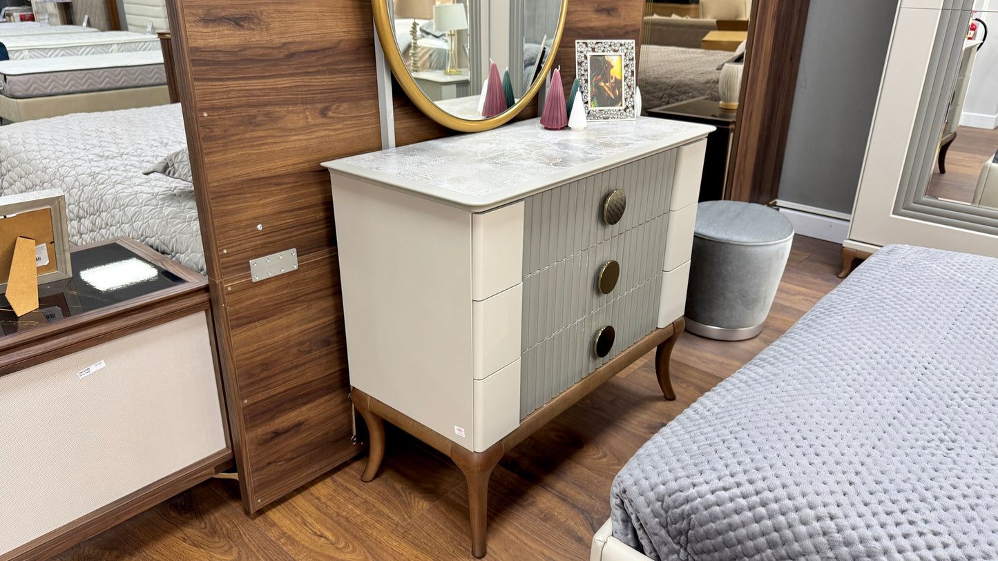 Pesaro Bedroom Set (Sliding Door) Display