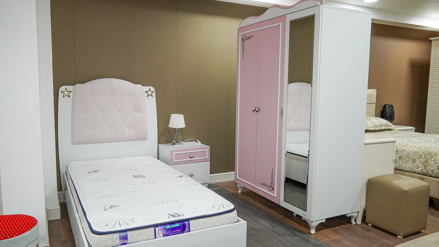 Sandy Young Room Set