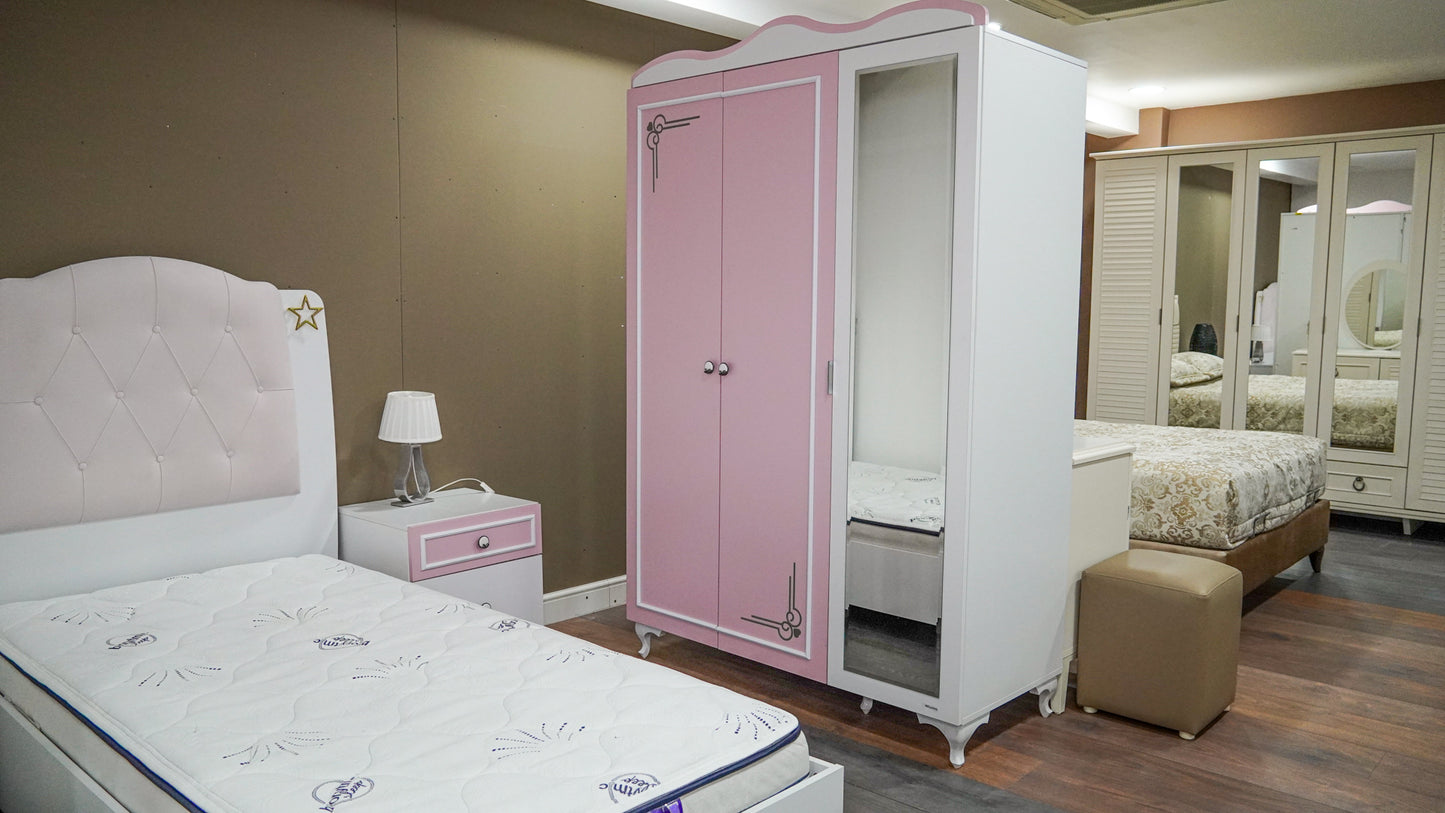 Sandy Young Room Set