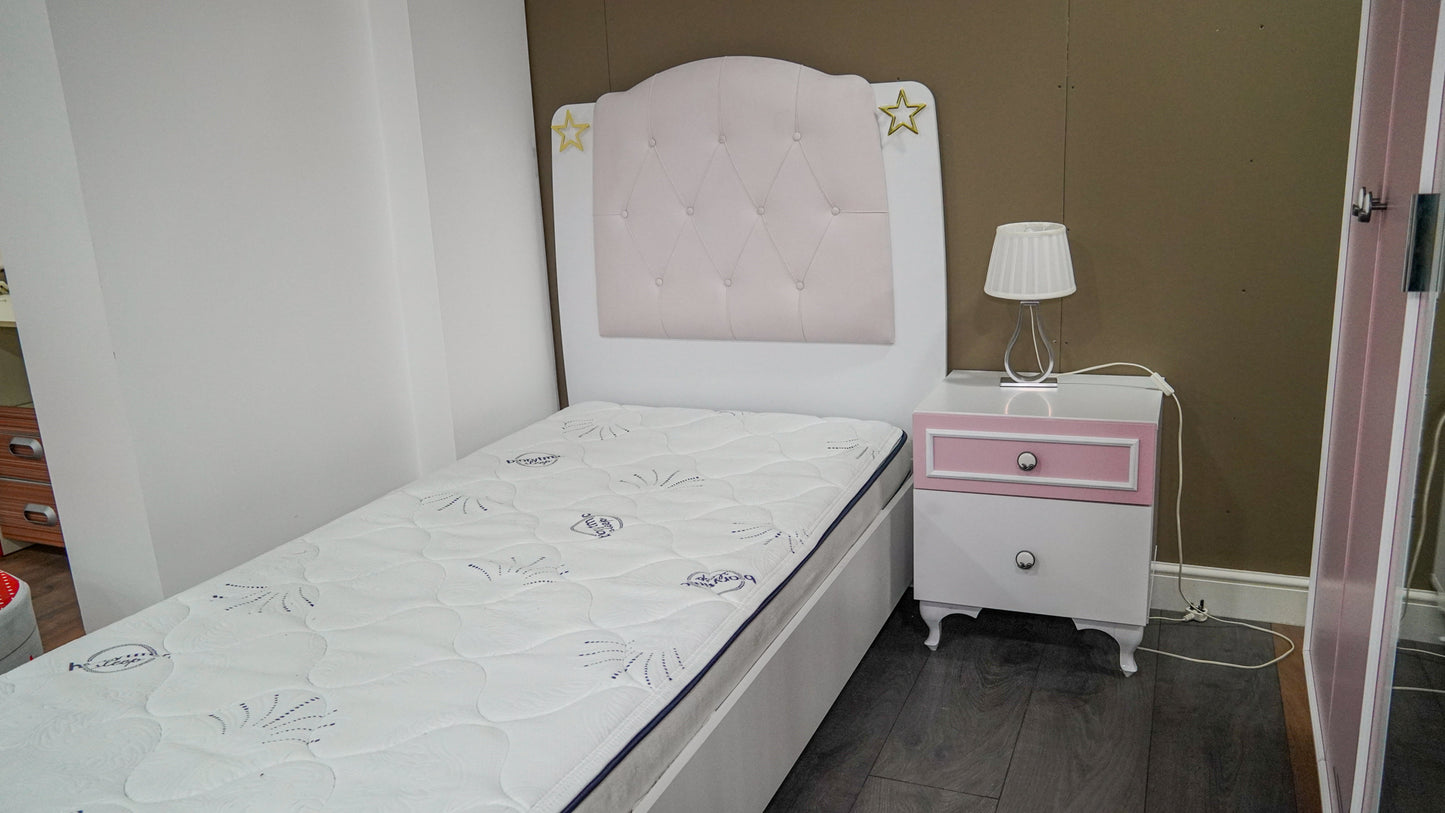 Sandy Young Room Set