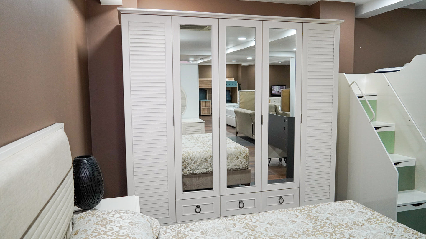 Vilza Bedroom Set