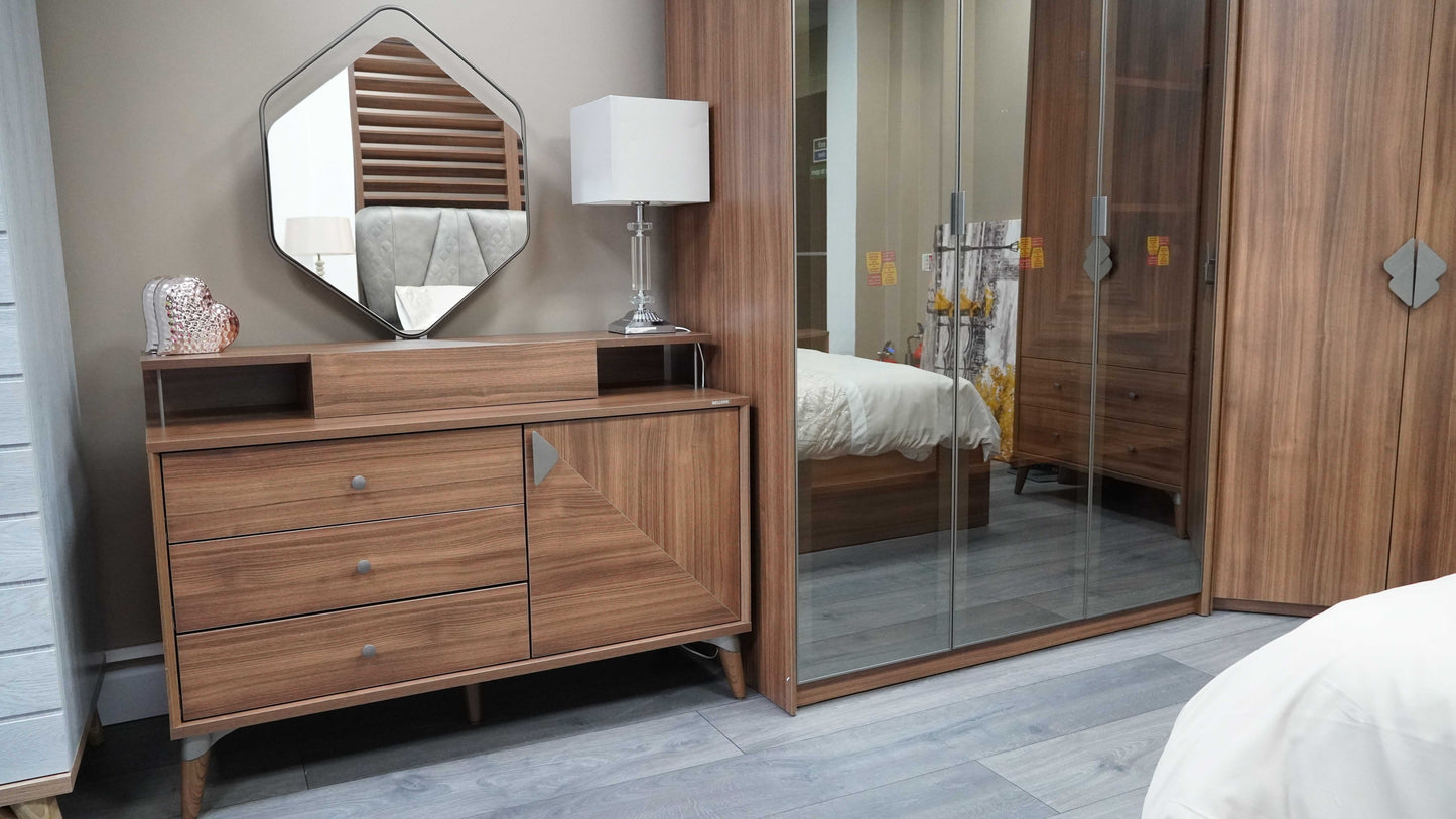 Loren Bedroom Set
